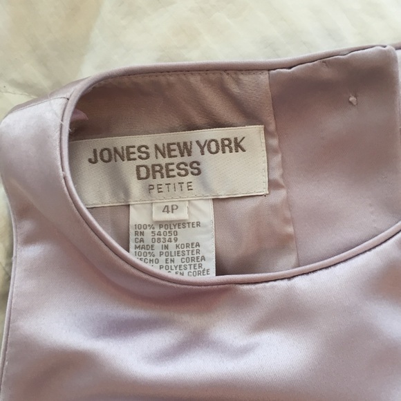 Jones New York  Lavender Satin Dress.  Size 4P - Picture 5 of 8